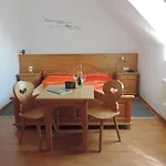 Weingut Gaestezimmer Gruber * 에렌하우센